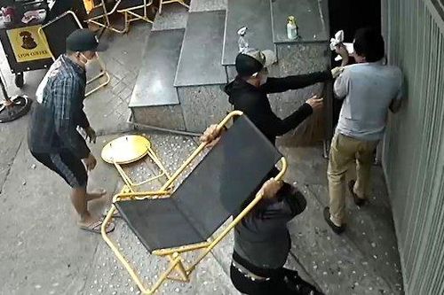 Một giám đốc ở TP.HCM bị côn đồ đánh hội đồng