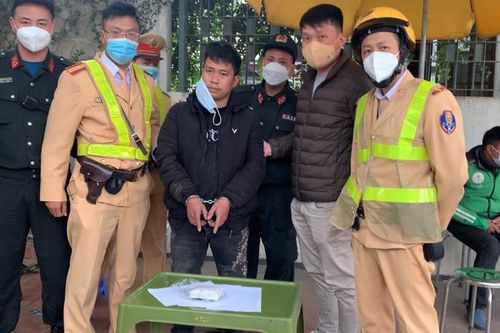 Khống chế đối tượng tàng trữ hơn 2.000 viên ma túy bỏ chạy trên phố