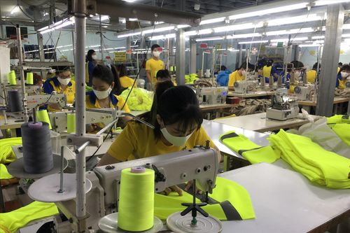 Nhộn nhịp xuất khẩu ngày đầu năm