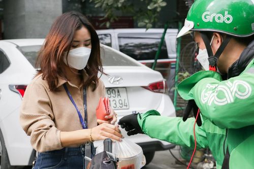 Dân văn phòng 'đỏ mắt' tìm shipper giao đồ ăn trưa