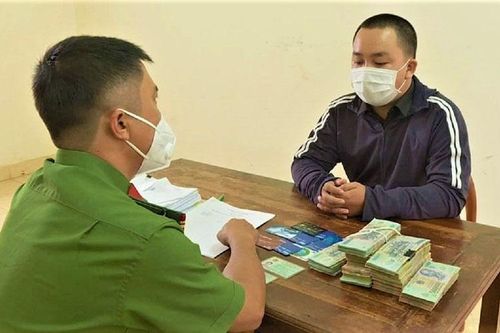 Bắt đối tượng chiếm dụng hơn 400 tài khoản Facebook, lừa đảo chiếm đoạt hơn 10 tỷ đồng