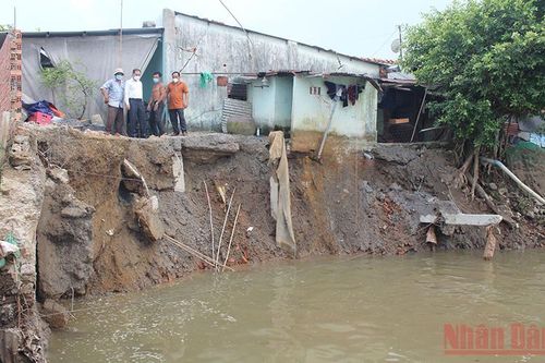 Nhanh chóng khắc phục sự cố sạt lở bờ sông Đồng Nai