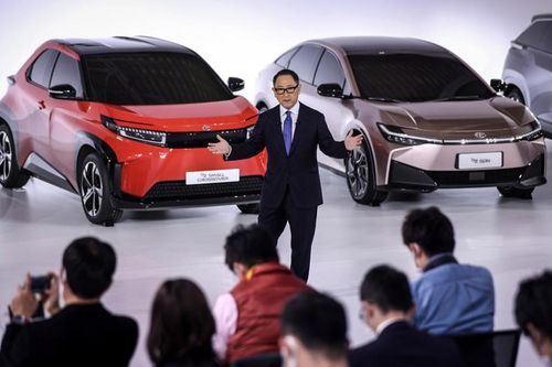 Lần đầu tiên sau gần 1 thế kỷ, GM không còn là hãng xe lớn nhất ở Mỹ