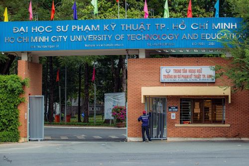 Trường đại học đầu tiên ở TP.HCM thông báo học tập trung sau Tết