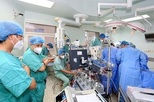 Vượt hàng trăm cây số nhận trái tim hiến tặng về Huế cứu sống bệnh nhân