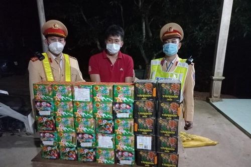 Quảng Bình: Bắt nhiều vụ tàng trữ, vận chuyển pháo hoa nổ