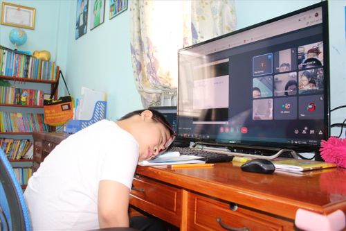 Học trực tuyến kéo dài: Rối loạn tâm thần rình rập