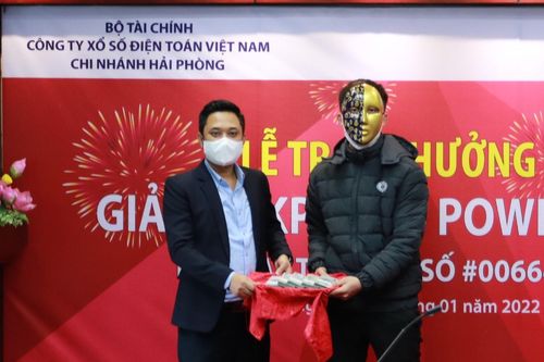 Anh xe ôm ở Hà Nội nhận hơn 214 tỷ đồng trúng độc đắc Vietlott