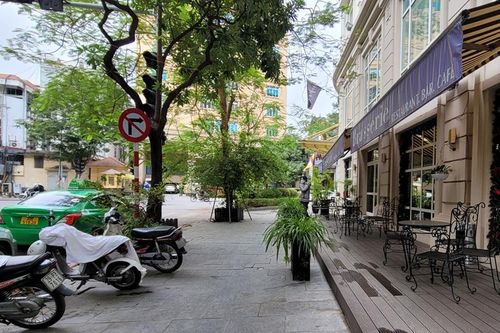 Hà Nội thí điểm kinh doanh vỉa hè tại 5 tuyến phố thuộc quận Hoàn Kiếm