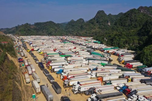 'Giải cứu' hàng hóa ùn ứ ở cửa khẩu bằng đường sắt, đường biển