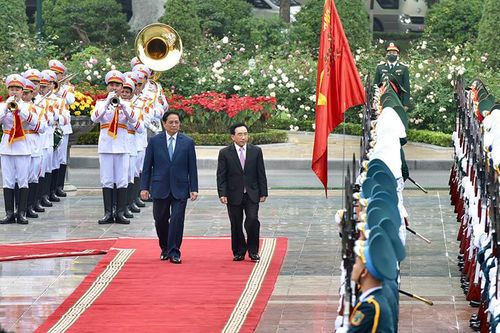 Lễ đón Thủ tướng Lào Phankham Viphavanh thăm chính thức Việt Nam