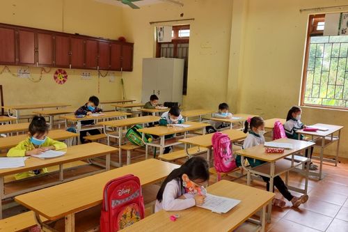 Hà Nội: Học sinh 4 trường ở Quốc Oai ôn tập và thi học kỳ trực tiếp