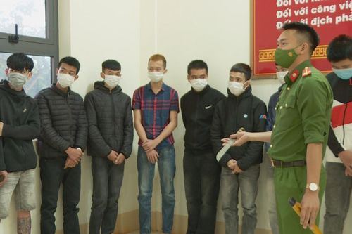 Hai nhóm học sinh hỗn chiến, 1 người bỏ chạy bị ô tô đâm tử vong