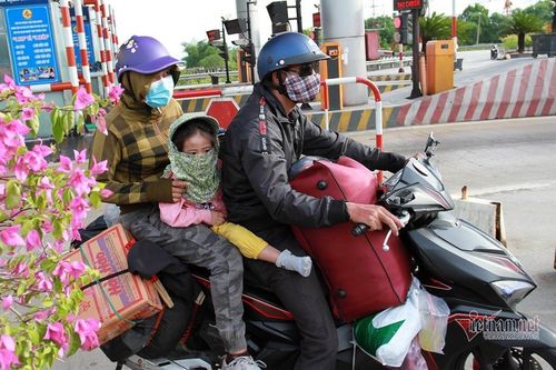 Địa phương cấm, cản người dân về quê dịp Tết: Cần xem lại đạo đức công vụ?