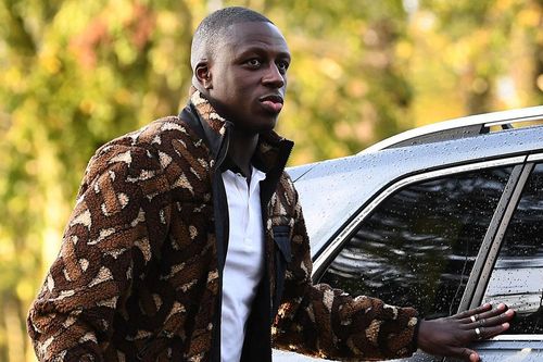 Hậu vệ Man City ra tù