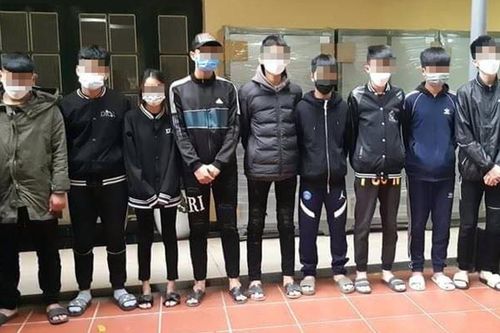 Bắt nhóm thiếu niên giả cảnh sát hình sự cướp tiền người đi đường