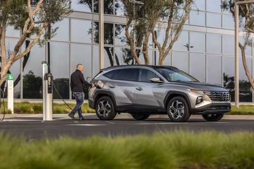 Doanh số xe hybrid đạt mức cao kỷ lục ở Mỹ năm 2021