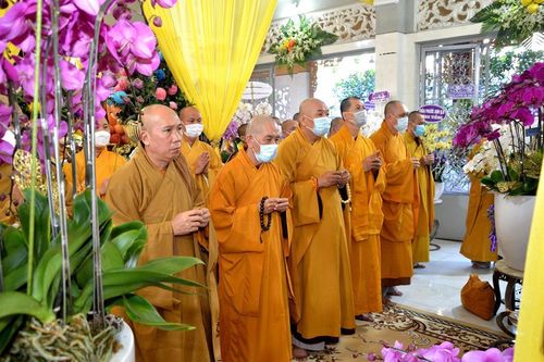 Hơn 100 đoàn viếng tang Ni trưởng Thích nữ Như Đức tại chùa Dược Sư