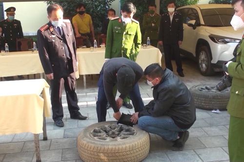 Nổ súng trấn áp nhóm tội phạm vận chuyển 99 bánh heroin chống trả công an