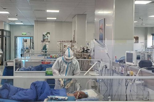 408 bệnh nhân COVID-19 điều trị ở Hà Nội trong tình trạng nặng, nguy kịch