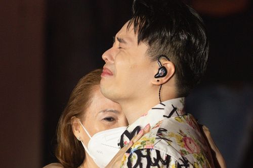Trịnh Thăng Bình khóc nhiều trên sân khấu live show