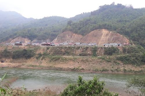 Thanh Hóa: Lật thuyền trên sông Mã, ba thành viên trong một gia đình mất tích