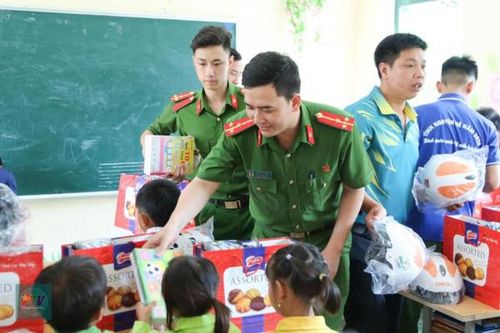 Phó Bí thư Đoàn ghi dấu với hàng nghìn bữa cơm miễn phí cho trẻ em vùng cao