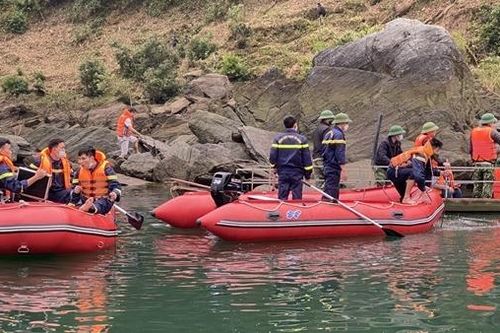 Tìm thấy thi thể người ông và cháu bé trong vụ 3 người đuối nước trên sông Mã