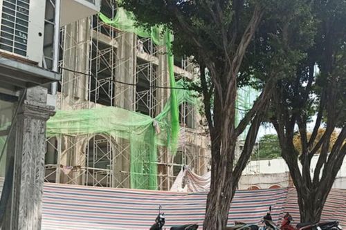 Sập giàn giáo ở TP.HCM, 4 người thương vong