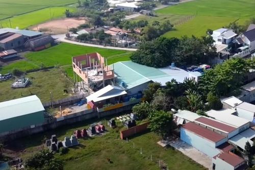 Đang tháo dỡ công trình xây dựng trái phép tại Tịnh thất Bồng Lai