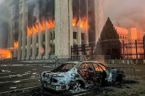 Tình hình Kazakhstan: Trợ lý Tổng thống nói 'khủng bố hỗn hợp', CTSO sẽ sớm rời đi?