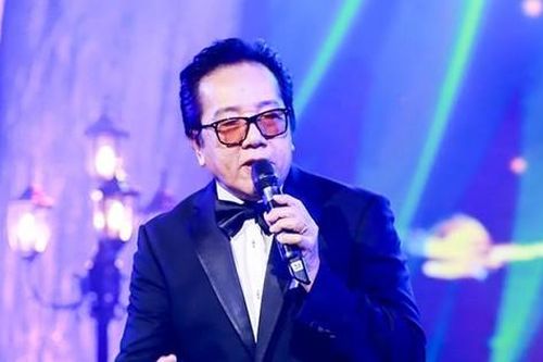 Thực hư việc danh ca Elvis Phương bị tố sử dụng hồi ký trái phép