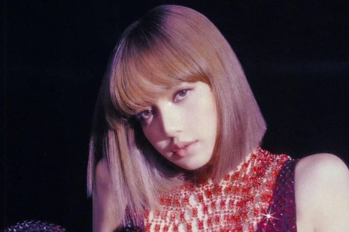 Vượt mặt Jennie, Lisa (BlackPink) trở thành nữ nghệ sĩ solo đạt lượt xem khủng trên Youtube sau 4 tháng