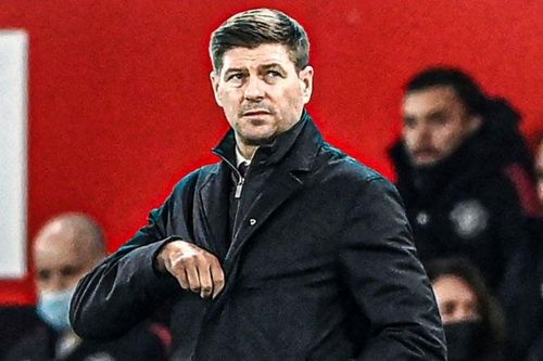 HLV Gerrard đáp trả khi bị CĐV MU chế nhạo
