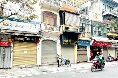 'Nay mở, mai đóng': Hàng quán khổ sở