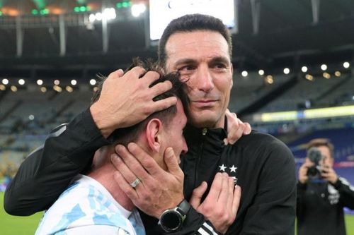 HLV tuyển Argentina phải hỏi ý kiến trước khi loại Messi
