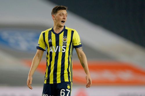 Vụ Mesut Ozil sang Indonesia sụp đổ
