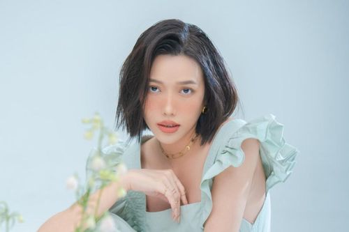 Diệu Nhi hóa tiểu thư váy áo bánh bèo, tưởng không hợp mà hợp không tưởng!