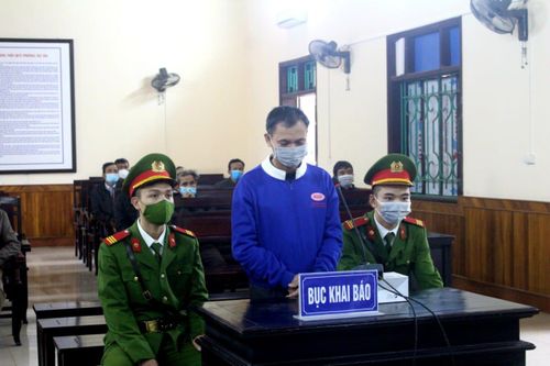 Dùng 2 dao đâm chém vợ nhiều nhát rồi tự tử