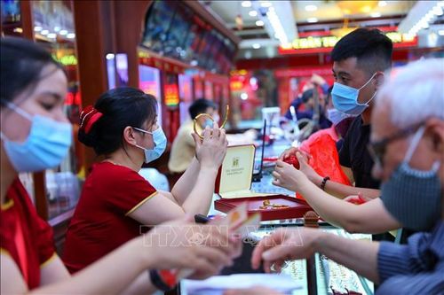 Giá vàng tăng, giảm trái chiều trong phiên giao dịch chiều 12-1