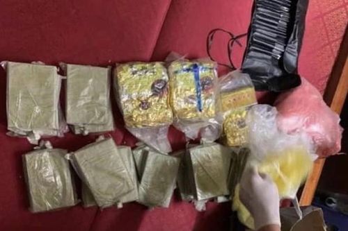 Thu giữ va ly tiền cùng hàng chục bánh heroin của trùm ma túy