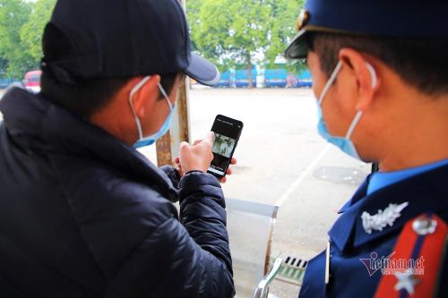 Thanh tra Hà Nội vào tận bến, chủ xe khách tái mặt vì xoay camera lệch chuẩn