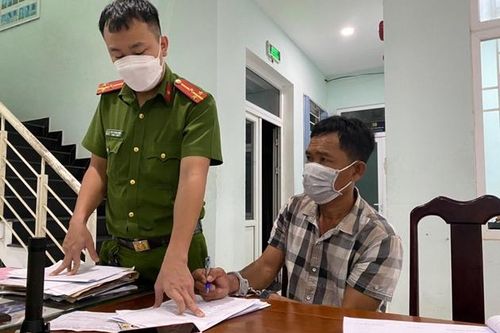 'Ma men' bóp cổ dọa giết, khống chế cô gái để cướp điện thoại