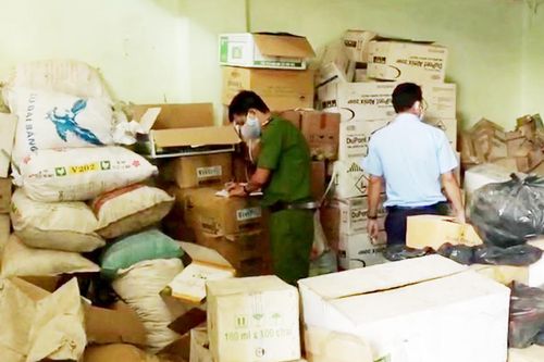 Phát hiện gần 450.000 chai, gói thuốc BVTV hết hạn sử dụng