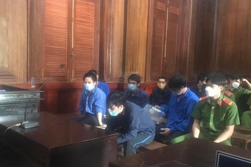 Nhóm tạt sơn, mắm tôm vào quán phở Hòa để đòi nợ lãnh án