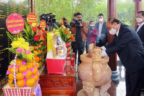 Chủ tịch nước dự Lễ khánh thành Nhà bia ghi danh liệt sĩ tại Quảng Nam