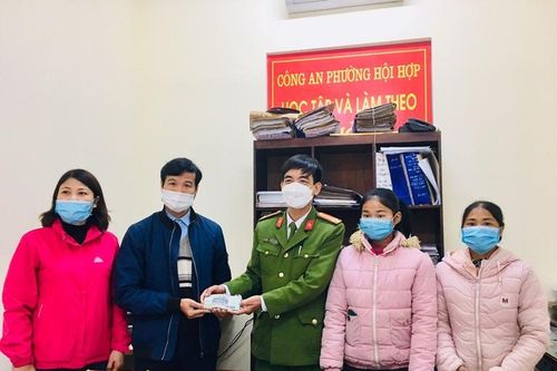 Vĩnh Phúc: Nữ sinh nhà nghèo trả lại 50 triệu đồng cho người đánh rơi