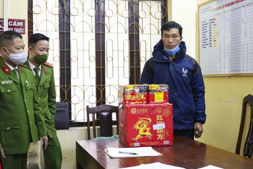 Hà Giang: Mua 12,4kg pháo nổ mang bán kiếm lời