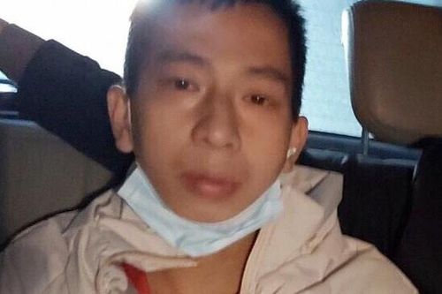Giằng co giữ điện thoại, người phụ nữ bị kẻ cướp dùng dao cắt đứt gân tay