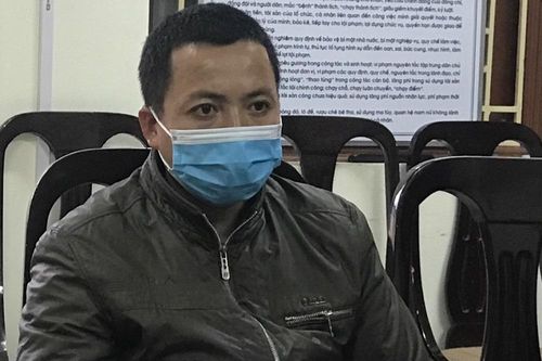 Nghi dan díu với vợ, chủ nhà đâm chết thợ xây